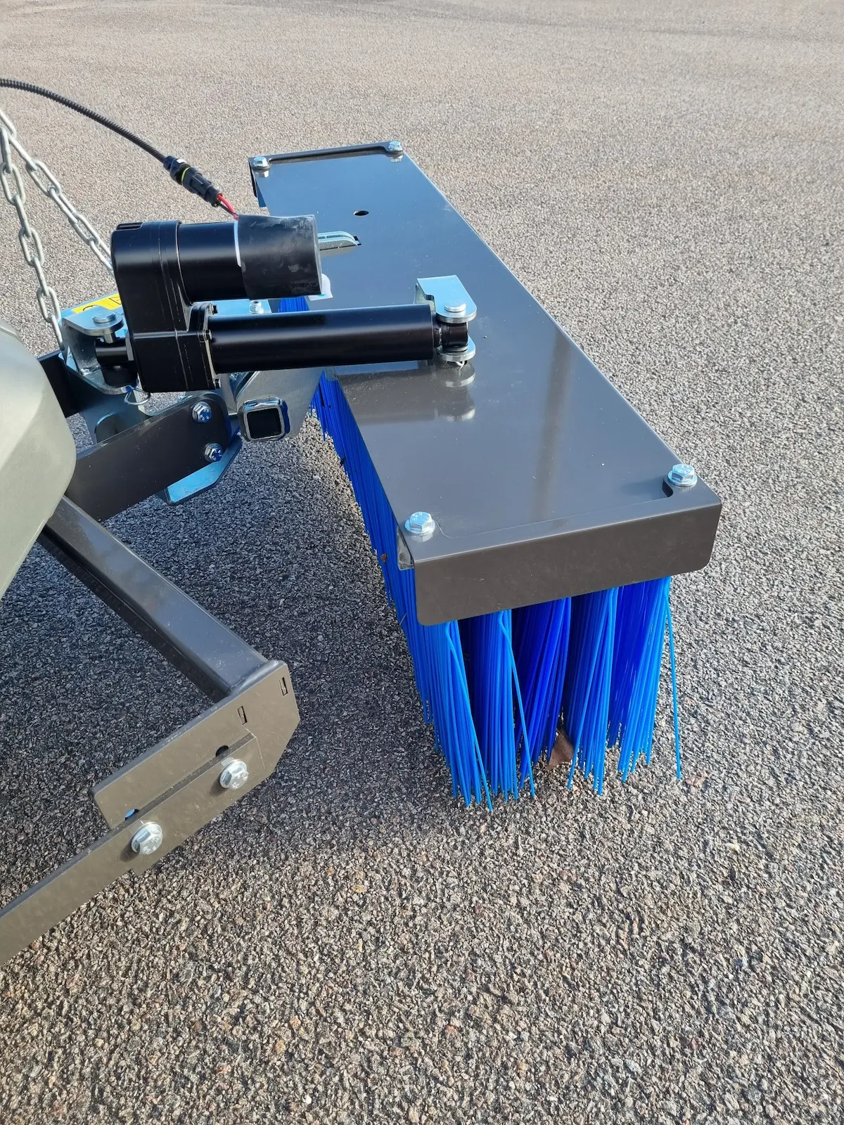 Piasava_borste_akgrasklippare_ATV Stiga park